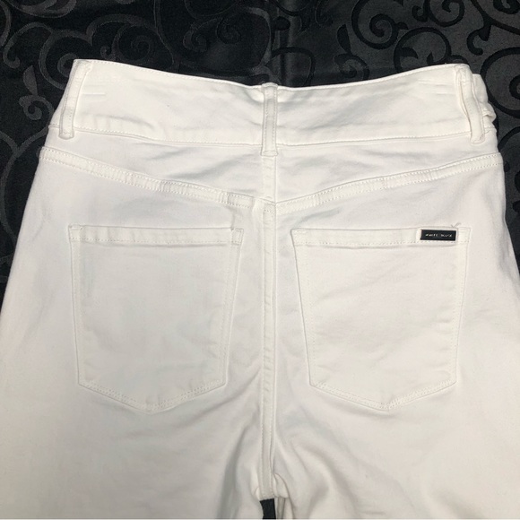 White House Black Market (WHBM) High Rise white wide leg crop denim with a belt - Picture 8 of 11